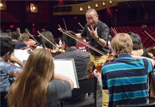 Tan Dun conducts the National Youth Orchestra of the United States during a rehearsal in New York this month. (Photo by Jennifer Taylor/For China Daily) Tan Dun conducts the National Youth Orchestra of the United States during a rehearsal in New York this month. (Photo by Jennifer Taylor/For China Daily)