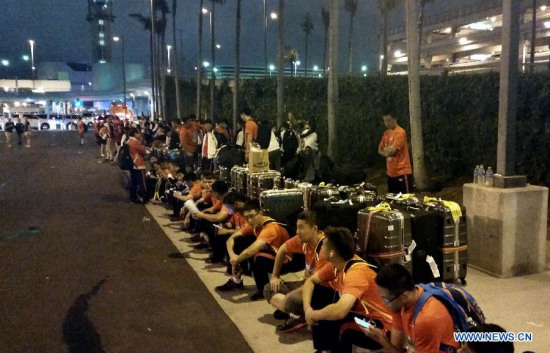 Chinese national team for 2015 Special Olympics World Summer Games wait for the shuttle bus at the Los Angeles International Airport in California, the United States, July 21, 2015. Due to the transportation failure of the Organizing Committee of 2015 Special Olympics World Summer Games, a lot of teams arriving at the airport stranded for a long time. Chinese national team got to leave the airport at 23:55 after nealy 4 hours waiting. (Photo: Xinhua/Zhao Qian) Chinese national team for 2015 Special Olympics World Summer Games wait for the shuttle bus at the Los Angeles International Airport in California, the United States, July 21, 2015. Due to the transportation failure of the Organizing Committee of 2015 Special Olympics World Summer Games, a lot of teams arriving at the airport stranded for a long time. Chinese national team got to leave the airport at 23:55 after nealy 4 hours waiting. (Photo: Xinhua/Zhao Qian)