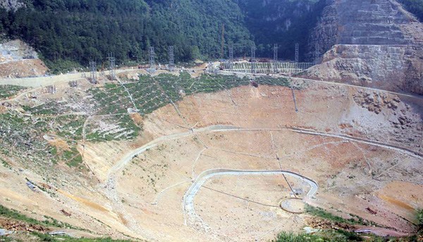 Construction site of the world's largest radio telescope deep in the mountains of southwest China's Guizhou Province. (Photo/Xinhua) Construction site of the world's largest radio telescope deep in the mountains of southwest China's Guizhou Province. (Photo/Xinhua)