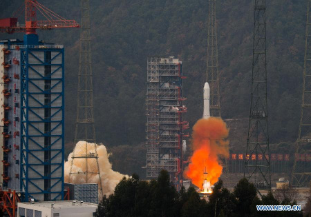 A Long March-3A rocket carrying meteorological satellite Fengyun-II 08 blasts off from the launching pad at Xichang Satellite Launch Center, southwest China's Sichuan province, Dec 31, 2014. (Photo: Xinhua/Liu Chan) A Long March-3A rocket carrying meteorological satellite Fengyun-II 08 blasts off from the launching pad at Xichang Satellite Launch Center, southwest China's Sichuan province, Dec 31, 2014. (Photo: Xinhua/Liu Chan)