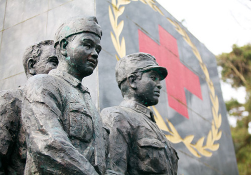 The memorial to wartime doctors, foreign and Chinese, in Guiyang, Guizhou province. (Wang Yuxi/China Daily) The memorial to wartime doctors, foreign and Chinese, in Guiyang, Guizhou province. (Wang Yuxi/China Daily)