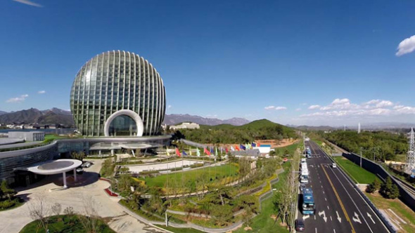Aerial photo taken on Nov 3, 2014 shows the fresh air of the Yanqi Lake in the Huairou District of Beijing, capital of China. [Photo/Xinhua]
