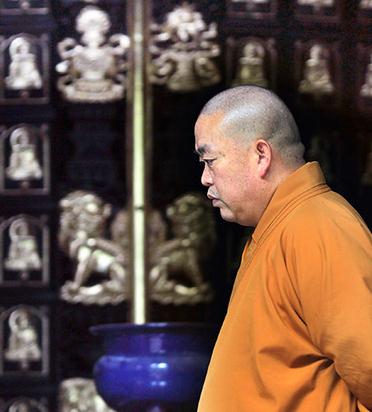 Shi Yongxin, the abbot of Shaolin Temple who has been the subject of an online attack. (Zhu Xingxin/China Daily) Shi Yongxin, the abbot of Shaolin Temple who has been the subject of an online attack. (Zhu Xingxin/China Daily)