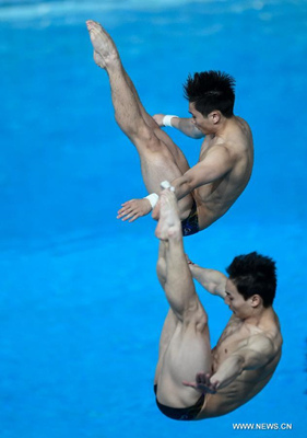 Qin Kai and Cao Yuan of China compete in the men's 3m synchronised springboard final at the 2015 Swimming World Championships in Kazan, Russia, July 28, 2015. The Chinese pair claimed the title of the event with a score of 471.45 points. (Xinhua/Jia Yuchen) Qin Kai and Cao Yuan of China compete in the men's 3m synchronised springboard final at the 2015 Swimming World Championships in Kazan, Russia, July 28, 2015. The Chinese pair claimed the title of the event with a score of 471.45 points. (Xinhua/Jia Yuchen)