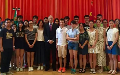 Mexican Ambassador Julian Ventura hosts Chinese students who will travel to Latin America at the embassy in Beijing, July 24. (Photo/Provided to China Daily) Mexican Ambassador Julian Ventura hosts Chinese students who will travel to Latin America at the embassy in Beijing, July 24. (Photo/Provided to China Daily)