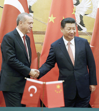 President Xi Jinping and his Turkish counterpart Recep Tayyip Erdogan appear at the Great Hall of the People on Wednesday after agreements were signed to improve bilateral cooperation. (Xu Jingxing/China Daily) President Xi Jinping and his Turkish counterpart Recep Tayyip Erdogan appear at the Great Hall of the People on Wednesday after agreements were signed to improve bilateral cooperation. (Xu Jingxing/China Daily)
