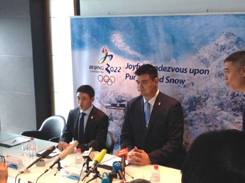 Song Andong, left, attends a news conference with Yao Ming in Kuala Lumpur, Malaysia, July 29, 2015. (Photo by Sun Xiaochen/China Daily) Song Andong, left, attends a news conference with Yao Ming in Kuala Lumpur, Malaysia, July 29, 2015. (Photo by Sun Xiaochen/China Daily)