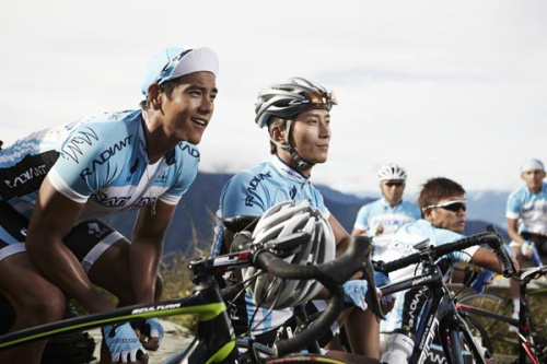 To the Fore, starring Eddie Peng (left) and Dou Xiao, depicts several cyclists' painstaking growth from amateurs to professional athletes. (Photo/Provided to China Daily) To the Fore, starring Eddie Peng (left) and Dou Xiao, depicts several cyclists' painstaking growth from amateurs to professional athletes. (Photo/Provided to China Daily)