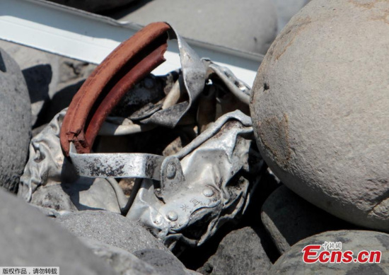 Metallic debris is found on a beach in Saint-Denis on the French Reunion Island in the Indian Ocean, Aug 2, 2015. (Photo/Agencies) Metallic debris is found on a beach in Saint-Denis on the French Reunion Island in the Indian Ocean, Aug 2, 2015. (Photo/Agencies)