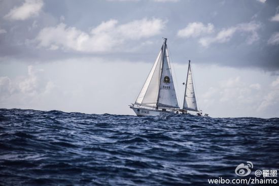 Zhai's boat sails across the Indian Ocean. (Photo/Zhai's Sina Weibo) Zhai's boat sails across the Indian Ocean. (Photo/Zhai's Sina Weibo)