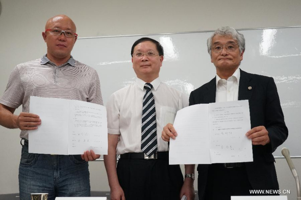 Representatives from Lawyers group supporting victims from poison gas weapons and China Foundation For Human Rights Development attend the inaugural ceremony of the Japan-China future peace fund in Tokyo, Japan, Aug. 14, 2015. (Photo: Xinhua/Zhu Chao) Representatives from Lawyers group supporting victims from poison gas weapons and China Foundation For Human Rights Development attend the inaugural ceremony of the Japan-China future peace fund in Tokyo, Japan, Aug. 14, 2015. (Photo: Xinhua/Zhu Chao)