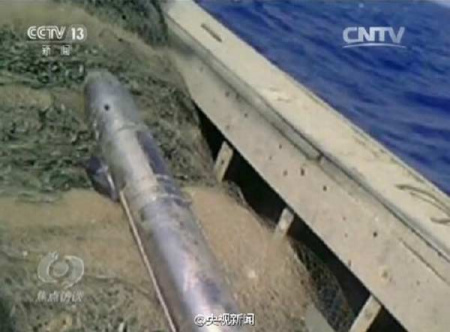 The machine is one-meter-long and looks like a torpedo. [Photo from screen shot of a program on CCTV The machine is one-meter-long and looks like a torpedo. [Photo from screen shot of a program on CCTV
