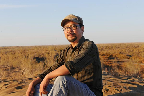 Poet Shen Wei focuses his writing on the Xinjiang Uygur autonomous region, where he has lived for 27 years. (Photo provided to China Daily) Poet Shen Wei focuses his writing on the Xinjiang Uygur autonomous region, where he has lived for 27 years. (Photo provided to China Daily)