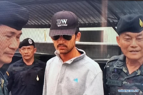 A TV screenshot taken on Sept. 1, 2015 shows Thai policemen escorting a suspect (C) in Bangkok, Thailand. Thai police on Tuesday morning arrested an important suspect of the recent deadly bombing attack at Erawan Shrine in downtown Bangkok, police spokesman Prawut Thawornsiri said. (Xinhua) A TV screenshot taken on Sept. 1, 2015 shows Thai policemen escorting a suspect (C) in Bangkok, Thailand. Thai police on Tuesday morning arrested an important suspect of the recent deadly bombing attack at Erawan Shrine in downtown Bangkok, police spokesman Prawut Thawornsiri said. (Xinhua)