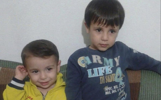 Aylan Kurdi (L) and his brother Galip pose in an undated photo provided by the Kurdi family. The two Syrian toddlers drowned with their mother and several other migrants as they tried to reach Greece. (Photo/Agencies) Aylan Kurdi (L) and his brother Galip pose in an undated photo provided by the Kurdi family. The two Syrian toddlers drowned with their mother and several other migrants as they tried to reach Greece. (Photo/Agencies)