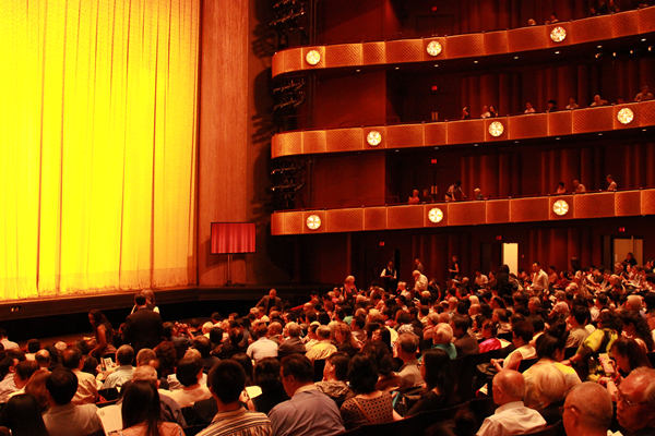 David H. Koch Theater at Lincoln Center was filled with the audience for Zhang Huoding's US debut show The Legend of the White Snake on Wednesday. By Li Jing / China Daily David H. Koch Theater at Lincoln Center was filled with the audience for Zhang Huoding's US debut show The Legend of the White Snake on Wednesday. By Li Jing / China Daily