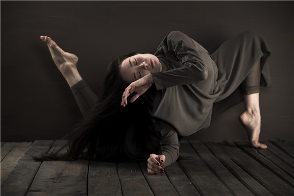 The Moon Opera, choreographed by Wang Yabin, features the elements of Chinese classical dance, breakdance and Peking Opera. (Photo by Zhang Luoping/For China Daily) The Moon Opera, choreographed by Wang Yabin, features the elements of Chinese classical dance, breakdance and Peking Opera. (Photo by Zhang Luoping/For China Daily)