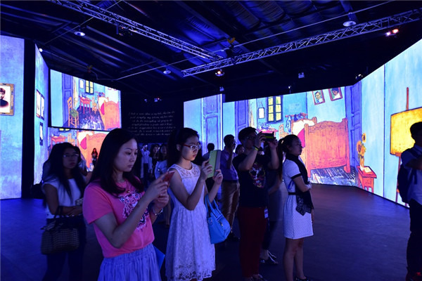 The show Van Gogh Alive offers visitors a different way to appreciate the masterpieces by the Dutch painter. (Photo provided to China Daily) The show Van Gogh Alive offers visitors a different way to appreciate the masterpieces by the Dutch painter. (Photo provided to China Daily)