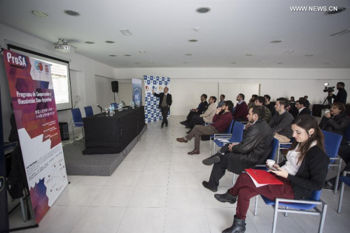 Economist Gustavo Girado (L) offers his exposition Perspectives of the Chinese economy and economic relations with Latin America and Argentina during the course Integral Strategic Partnership Argentina-China: Challenges for the future of the Bilateral Relationship, in the auditorium of the Metropolitan University for Education and Work (UMET), in Buenos Aires, Argentina, on Sept. 14, 2015. (Photo: Xinhua/Martin Zabala) Economist Gustavo Girado (L) offers his exposition Perspectives of the Chinese economy and economic relations with Latin America and Argentina during the course Integral Strategic Partnership Argentina-China: Challenges for the future of the Bilateral Relationship, in the auditorium of the Metropolitan University for Education and Work (UMET), in Buenos Aires, Argentina, on Sept. 14, 2015. (Photo: Xinhua/Martin Zabala)