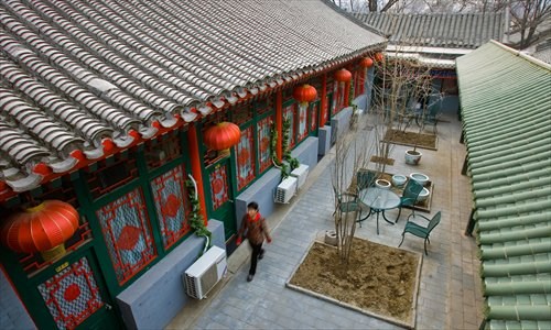 Foreigners appreciate the unique beauty and culture behind China's ancient architecture. (Photo: Li Hao/GT) Foreigners appreciate the unique beauty and culture behind China's ancient architecture. (Photo: Li Hao/GT)