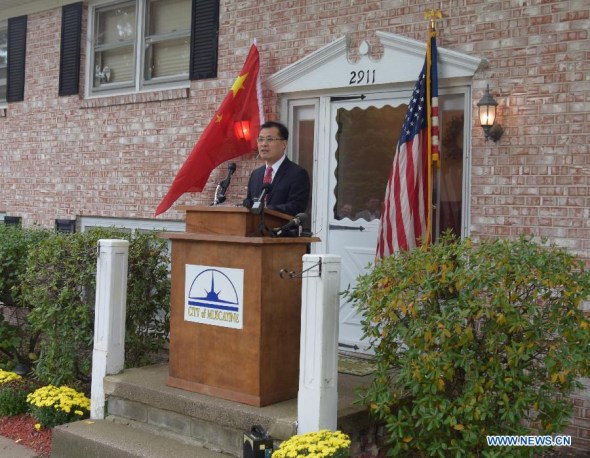 Zhao Weiping, Consul General of China's Chicago Consulate-General, speaks during the opening ceremony of Sino-U.S. Friendship House in Muscatine, Iowa, the United States, Sept. 17, 2015. (Xinhua/Bao Dandan) Zhao Weiping, Consul General of China's Chicago Consulate-General, speaks during the opening ceremony of Sino-U.S. Friendship House in Muscatine, Iowa, the United States, Sept. 17, 2015. (Xinhua/Bao Dandan)