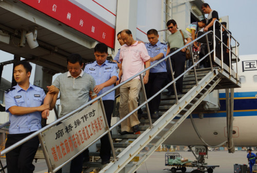 China repatriates first economic fugitive from Spain Two economic fugitives (second and fourth) are repatriated on Aug 3, 2014 from Cambodia after fleeing overseas with illicit assets. (Photo/China Daily) China repatriates first economic fugitive from Spain Two economic fugitives (second and fourth) are repatriated on Aug 3, 2014 from Cambodia after fleeing overseas with illicit assets. (Photo/China Daily)