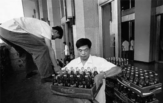 File photo shows the first batch of Coca-Cola arrived in China. File photo shows the first batch of Coca-Cola arrived in China.