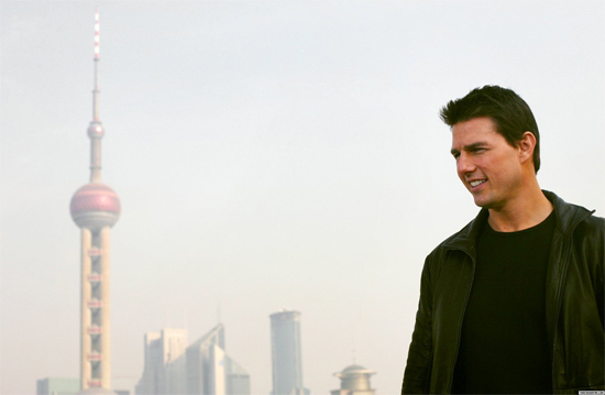 U.S. actor Tom Cruise takes a photo in Shanghai. (Photo/Xinhua) U.S. actor Tom Cruise takes a photo in Shanghai. (Photo/Xinhua)