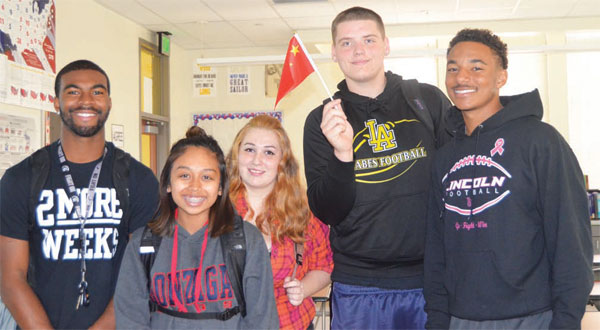 Lincoln High School students are well prepared to welcome President Xi Jinping when he visits the school in Tacoma, Seattle. (Photo/China Daily) Lincoln High School students are well prepared to welcome President Xi Jinping when he visits the school in Tacoma, Seattle. (Photo/China Daily)