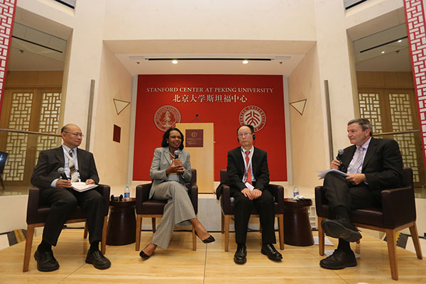 Condoleezza Rice talks with other experts during a panel discussion in Beijing on Tuesday. (Photo provided to chinadaily.com.cn) Condoleezza Rice talks with other experts during a panel discussion in Beijing on Tuesday. (Photo provided to chinadaily.com.cn)