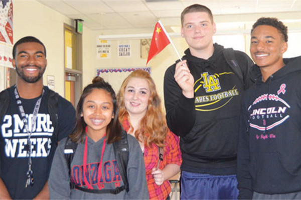 Lincoln High School students are well prepared to welcome President Xi Jinping when he visits the school in Tacoma, Washington, on Wednesday. (Photo by Deng Yu/China Daily) Lincoln High School students are well prepared to welcome President Xi Jinping when he visits the school in Tacoma, Washington, on Wednesday. (Photo by Deng Yu/China Daily)