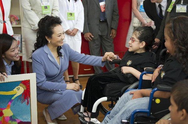 China's first lady Peng Liyuan visits the National Children's Hospital of Costa Rica, accompanied by Emilce Miranda, mother of Costa Rican President Laura Chinchilla, in San Jose, June 3, 2013. (Photo/Xinhua) China's first lady Peng Liyuan visits the National Children's Hospital of Costa Rica, accompanied by Emilce Miranda, mother of Costa Rican President Laura Chinchilla, in San Jose, June 3, 2013. (Photo/Xinhua)