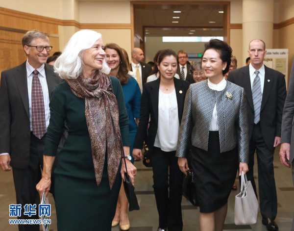 Peng Liyuan (R, Front), wife of Chinese President Xi Jinping, visits the Fred Hutchinson Cancer Research Center in Seattle, the United States, Sept. 23, 2015. (Photo: Xinhua/Ma Zhancheng) Peng Liyuan (R, Front), wife of Chinese President Xi Jinping, visits the Fred Hutchinson Cancer Research Center in Seattle, the United States, Sept. 23, 2015. (Photo: Xinhua/Ma Zhancheng)