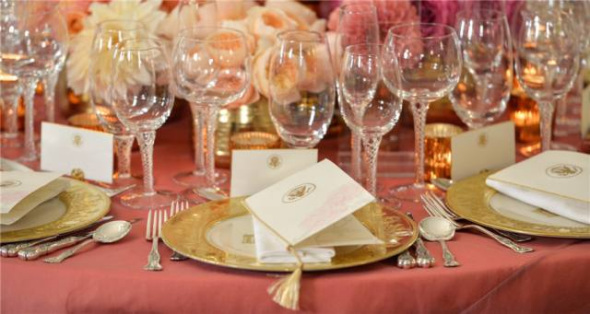Photo shows dinnerware for upcoming U.S. state dinner slated on Friday evening to host visiting Chinese President Xi Jinping and First Lady Peng Liyuan in White House. (Photo: Xinhua/Bao Dandan) Photo shows dinnerware for upcoming U.S. state dinner slated on Friday evening to host visiting Chinese President Xi Jinping and First Lady Peng Liyuan in White House. (Photo: Xinhua/Bao Dandan)