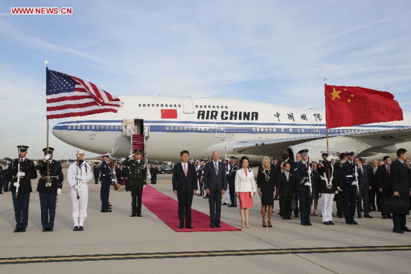 Chinese President Xi Jinping and his wife Peng Liyuan are welcomed by U.S. Vice President Joe Biden and his wife at Andrews Air Force Base in Washington D.C., the United States, Sept. 24, 2015. Xi arrived here Thursday to meet with his U.S. counterpart Barack Obama and other U.S. political leaders as part of his first state visit to the United States. (Photo: Xinhua/Lan Hongguang) Chinese President Xi Jinping and his wife Peng Liyuan are welcomed by U.S. Vice President Joe Biden and his wife at Andrews Air Force Base in Washington D.C., the United States, Sept. 24, 2015. Xi arrived here Thursday to meet with his U.S. counterpart Barack Obama and other U.S. political leaders as part of his first state visit to the United States. (Photo: Xinhua/Lan Hongguang)