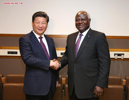 Chinese President Xi Jinping (L) meets with Sierra Leone's President Ernest Bai Koroma in New York, the United States, Sept. 27, 2015. (Photo: Xinhua/Pang Xinglei) Chinese President Xi Jinping (L) meets with Sierra Leone's President Ernest Bai Koroma in New York, the United States, Sept. 27, 2015. (Photo: Xinhua/Pang Xinglei)