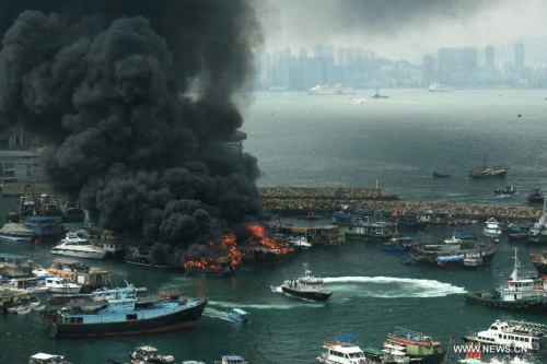Photo taken on Sept. 27, 2015 shows the scene of the fire in Shau Kei Wan typhoon shelter in Hong Kong, south China. (Photo: Xinhua/Liu Yongdong) Photo taken on Sept. 27, 2015 shows the scene of the fire in Shau Kei Wan typhoon shelter in Hong Kong, south China. (Photo: Xinhua/Liu Yongdong)