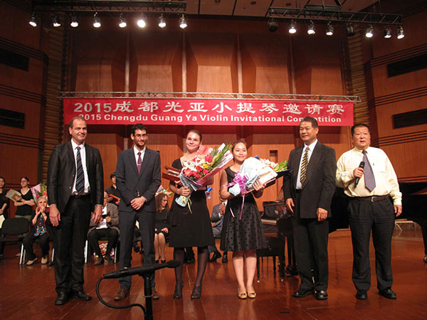 Olga Roubkova, third left, from the Czech Republic and Dang Lihua, third right, from China shared first prize. (Photo by Huang Zhiling)