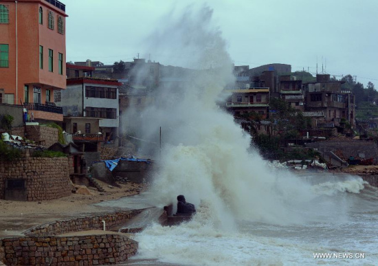 A huge wave hits Jiaonan Village of Tailu Town in Lianjiang County, southeast China's Fujian Province, Sept. 29, 2015. Typhoon Dujuan, the 21st typhoon of this year, made landfall in Fujian on Tuesday morning. The storm hit the coastal city of Putian at around 8:50 a.m., packing winds of up to 33 meters per second, said the Fujian Meteorological Service. (Photo: Xinhua/Zhang Guojun) A huge wave hits Jiaonan Village of Tailu Town in Lianjiang County, southeast China's Fujian Province, Sept. 29, 2015. Typhoon Dujuan, the 21st typhoon of this year, made landfall in Fujian on Tuesday morning. The storm hit the coastal city of Putian at around 8:50 a.m., packing winds of up to 33 meters per second, said the Fujian Meteorological Service. (Photo: Xinhua/Zhang Guojun)