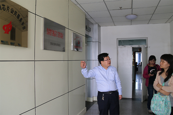 Che Tuanjie introduces his company to reporters, Sept 20, 2015. (Photo: cri.cn/Wang Xueying) Che Tuanjie introduces his company to reporters, Sept 20, 2015. (Photo: cri.cn/Wang Xueying)