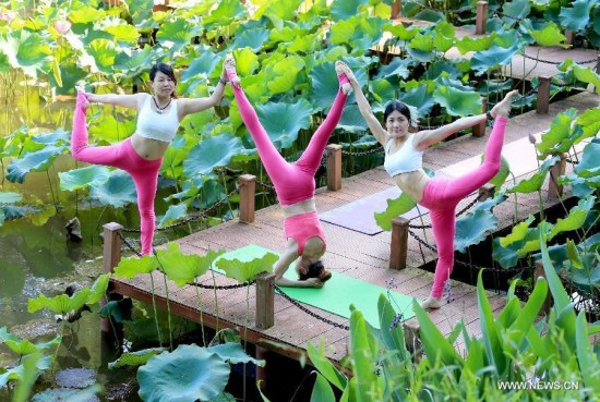 Yoga lovers practice yoga beside a lotus pool in Jilingshan Park in Huangshan City, east China's Anhui Province, July 12, 2015. (Photo: Xinhua/Shi Guangde) Yoga lovers practice yoga beside a lotus pool in Jilingshan Park in Huangshan City, east China's Anhui Province, July 12, 2015. (Photo: Xinhua/Shi Guangde)