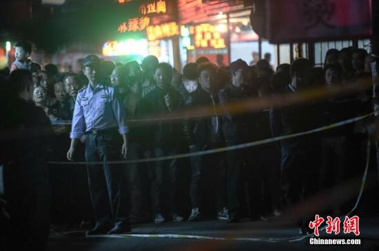 Photo shows the scene after the gas explosion accident in Jinghu district of Wuhu, East China's Anhui province, Oct 10, 2015. (Photo/China News Service)