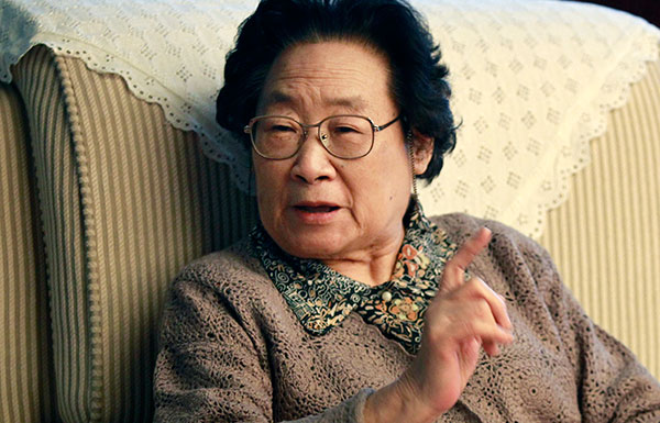 Chinese pharmacologist Tu Youyou, 84, speaks during a symposium in Beijing on Thursday. Tu jointly won the 2015 Nobel Prize for Physiology or Medicine along with Irish-born William Campbell and Japan's Satoshi Omura, the Nobel Assembly at Sweden's Karolinska Institute announced. (Photo by Zhu Xingxin/Asianewsphoto) Chinese pharmacologist Tu Youyou, 84, speaks during a symposium in Beijing on Thursday. Tu jointly won the 2015 Nobel Prize for Physiology or Medicine along with Irish-born William Campbell and Japan's Satoshi Omura, the Nobel Assembly at Sweden's Karolinska Institute announced. (Photo by Zhu Xingxin/Asianewsphoto)