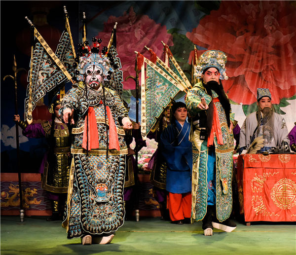 Performers from Jinan Peking Opera Troupe stage a show in Heze, Shandong province. Photos by Bi Xiaoyang/China Daily Performers from Jinan Peking Opera Troupe stage a show in Heze, Shandong province. Photos by Bi Xiaoyang/China Daily