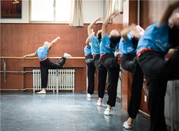 Local opera performers in the same city during a routine practice. Local opera performers in the same city during a routine practice.