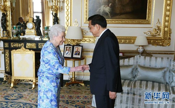 Britain's Queen Elizabeth II receives Premier Li Keqiang at Windsor Castle in southern England on June 17, 2014. (Photo/Xinhua) Britain's Queen Elizabeth II receives Premier Li Keqiang at Windsor Castle in southern England on June 17, 2014. (Photo/Xinhua)