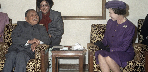 Top leader Deng Xiaoping (L) meets with visiting Queen Elizabeth II in Beijing during the queen's trip to China in October 1986. PROVIDED TO CHINA DAILY Top leader Deng Xiaoping (L) meets with visiting Queen Elizabeth II in Beijing during the queen's trip to China in October 1986. PROVIDED TO CHINA DAILY