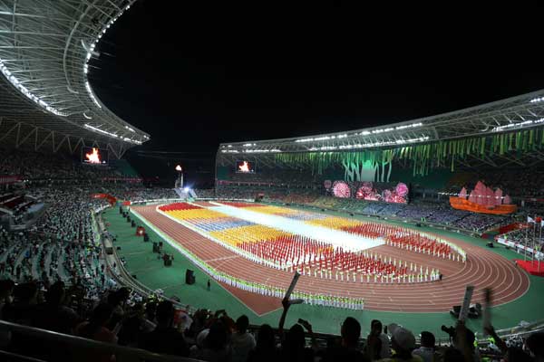 The opening ceremony of the first National Youth Games is held in East China's Fujian province on Oct 18, 2015. HU MEIDONG/CHINA DAILY The opening ceremony of the first National Youth Games is held in East China's Fujian province on Oct 18, 2015. HU MEIDONG/CHINA DAILY