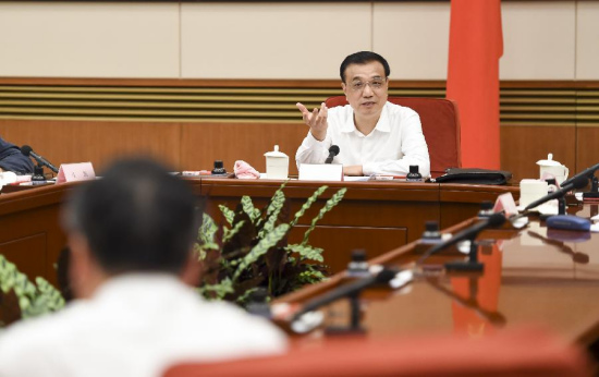 Chinese Premier Li Keqiang presides over a symposium with representatives from financial enterprises in Beijing, capital of China, Oct. 16, 2015. Vice Premier Zhang Gaoli attended the symposium. (Photo: Xinhua/Xie Huanchi)