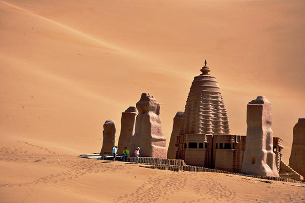 Tourists enjoy activities in the sand at a scenic area of Kumutage Desert in Northwest China's Xinjiang Uygur autonomous region, Aug 10, 2014. Xinjiang's desert still features high temperatures after Liqiu (Aug 7), the beginning of autumn, on the traditional Chinese calendar. Despite the heat, the desert sees an increasing number of visitors after Liqiu, with an average of over 6,000 visits during the weekend, according to the administrative staff of the Kumutage Desert. (Photo/Xinhua) Tourists enjoy activities in the sand at a scenic area of Kumutage Desert in Northwest China's Xinjiang Uygur autonomous region, Aug 10, 2014. Xinjiang's desert still features high temperatures after Liqiu (Aug 7), the beginning of autumn, on the traditional Chinese calendar. Despite the heat, the desert sees an increasing number of visitors after Liqiu, with an average of over 6,000 visits during the weekend, according to the administrative staff of the Kumutage Desert. (Photo/Xinhua)